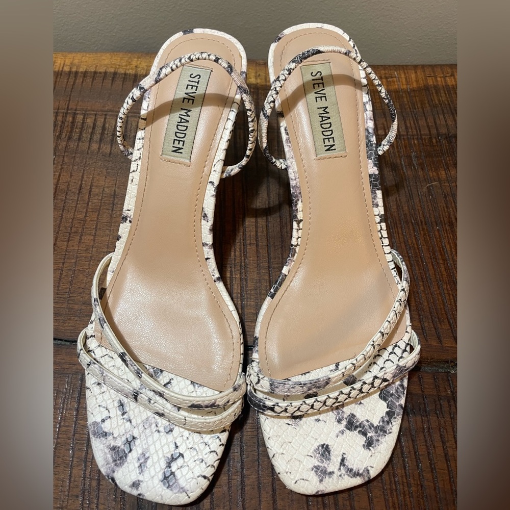 Steve Madden Y2K kitten heel sandal.